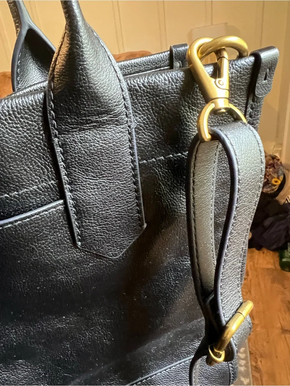 Fossil Black Leather Tote with Gold Hardware and Adjustable Strap - Picture 13 of 14